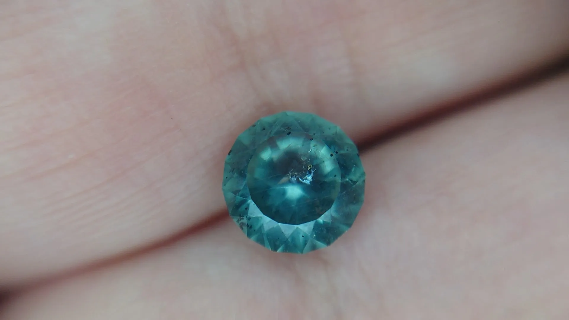 2.06ct ROUND LIGHT BLUE TO MEDIUM TEAL COLOR CHANGE MONTANA SAPPHIRE