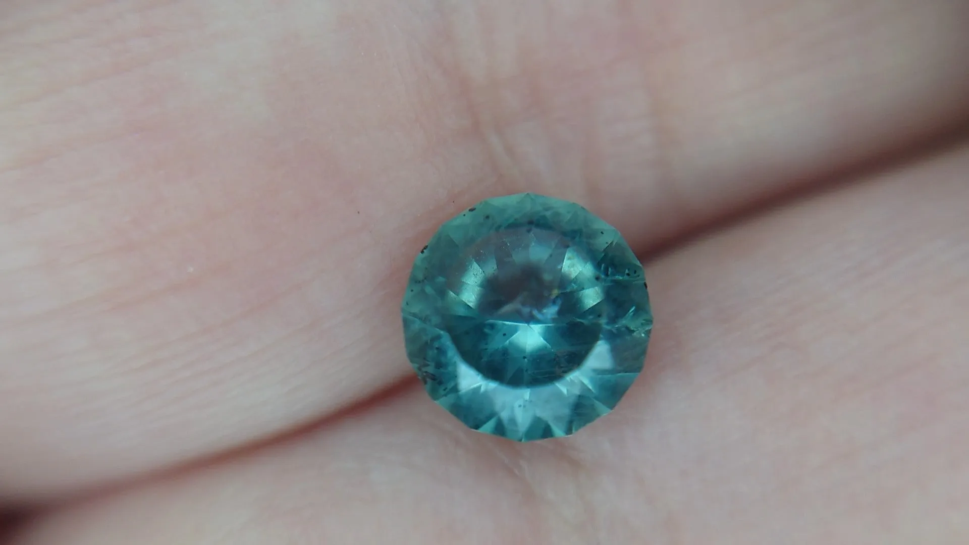 2.06ct ROUND LIGHT BLUE TO MEDIUM TEAL COLOR CHANGE MONTANA SAPPHIRE